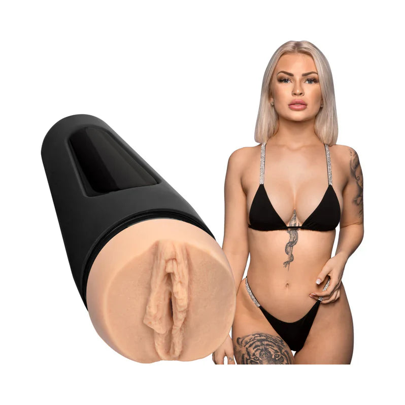 Girls of Social Media Pussy Stroker @layna.me